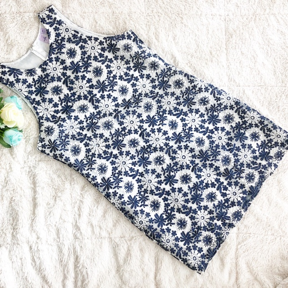 Floral/Holiday Shift Dress - Picture 1 of 3